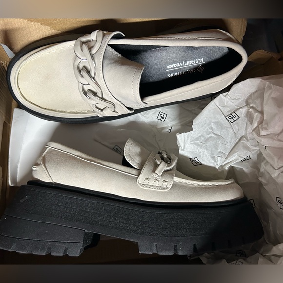 Call It Spring Chunky Platform Cream Loafer with Chain Accent Woman Size 7 - Picture 6 of 7